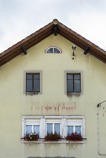 Façade antérieure : travées centrales. © Sonia Dourlot / Région Bourgogne-Franche-Comté, Inventaire du patrimoine - 2019 Façade antérieure : travées centrales. © Sonia Dourlot / Région Bourgogne-Franche-Comté, Inventaire du patrimoine - 2019