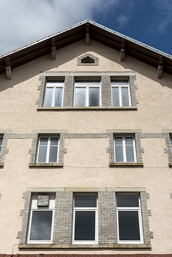 Façade postérieure : travées centrales. © Sonia Dourlot / Région Bourgogne-Franche-Comté, Inventaire du patrimoine - 2019 Façade postérieure : travées centrales. © Sonia Dourlot / Région Bourgogne-Franche-Comté, Inventaire du patrimoine - 2019