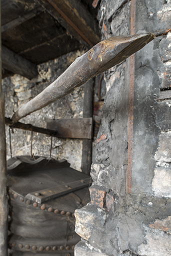 Forge : le soufflet (avec la perche servant à l'actionner). © Sonia Dourlot / Région Bourgogne-Franche-Comté, Inventaire du patrimoine - 2019 Forge : le soufflet (avec la perche servant à l'actionner). © Sonia Dourlot / Région Bourgogne-Franche-Comté, Inventaire du patrimoine - 2019