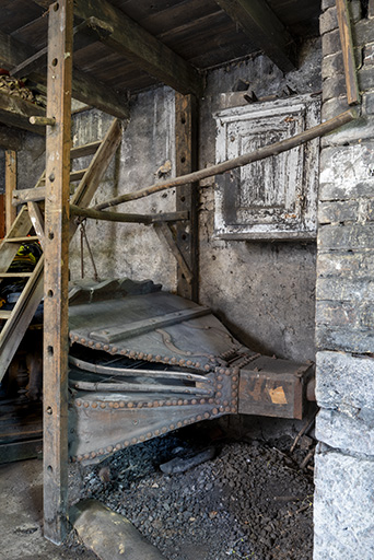 Forge : soufflet en cuir. © Sonia Dourlot / Région Bourgogne-Franche-Comté, Inventaire du patrimoine - 2019 Forge : soufflet en cuir. © Sonia Dourlot / Région Bourgogne-Franche-Comté, Inventaire du patrimoine - 2019