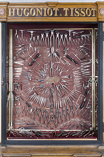 Meuble d'exposition Hugoniot-Tissot, à Montécheroux. © Sonia Dourlot / Région Bourgogne-Franche-Comté, Inventaire du patrimoine - 2019 Meuble d'exposition Hugoniot-Tissot, à Montécheroux. © Sonia Dourlot / Région Bourgogne-Franche-Comté, Inventaire du patrimoine - 2019