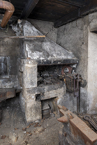 Forge : foyer, de trois quarts. © Sonia Dourlot / Région Bourgogne-Franche-Comté, Inventaire du patrimoine - 2019