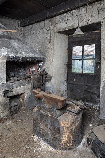 Forge : entrée, foyer et enclume. © Sonia Dourlot / Région Bourgogne-Franche-Comté, Inventaire du patrimoine - 2019