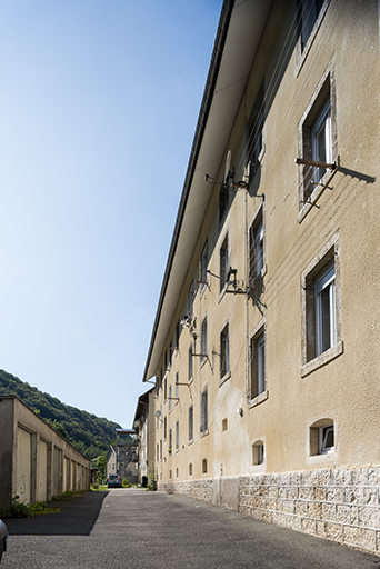 Immeubles : façade postérieure de trois quarts droite, vue en enfilade. © Sonia Dourlot / Région Bourgogne-Franche-Comté, Inventaire du patrimoine - 2019 Immeubles : façade postérieure de trois quarts droite, vue en enfilade. © Sonia Dourlot / Région Bourgogne-Franche-Comté, Inventaire du patrimoine - 2019