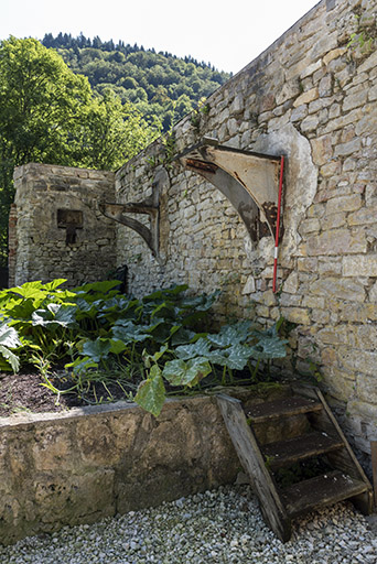 Vestiges de l'usine : supports de transmission. © Sonia Dourlot / Région Bourgogne-Franche-Comté, Inventaire du patrimoine - 2019 Vestiges de l'usine : supports de transmission. © Sonia Dourlot / Région Bourgogne-Franche-Comté, Inventaire du patrimoine - 2019