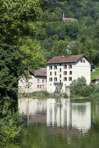 Façades postérieure et latérale gauche. © Sonia Dourlot / Région Bourgogne-Franche-Comté, Inventaire du patrimoine - 2019 Façades postérieure et latérale gauche. © Sonia Dourlot / Région Bourgogne-Franche-Comté, Inventaire du patrimoine - 2019