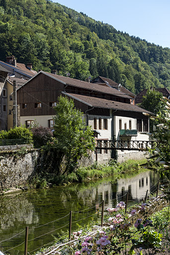 Tannerie : vue d'ensemble, depuis le nord-ouest (façades antérieure et latérale droite). © Sonia Dourlot / Région Bourgogne-Franche-Comté, Inventaire du patrimoine - 2019