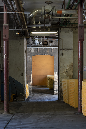 Atelier de fabrication (ancienne pointerie) : passage vers l'ancienne tréfilerie. © Sonia Dourlot / Région Bourgogne-Franche-Comté, Inventaire du patrimoine - 2019