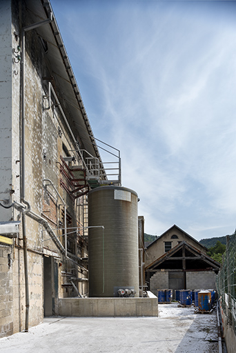 Atelier de fabrication (ancienne pointerie, façade latérale gauche) et magasin industriel, depuis le sud. © Sonia Dourlot / Région Bourgogne-Franche-Comté, Inventaire du patrimoine - 2019