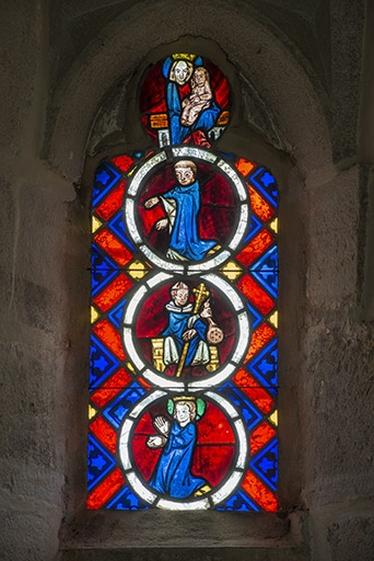 De bas en haut : saint agenouillé, saint évêque assis, moine agenouillé et Vierge à l'Enfant. © Jérôme Mongreville / Région Bourgogne-Franche-Comté, Inventaire du patrimoine - 2019
