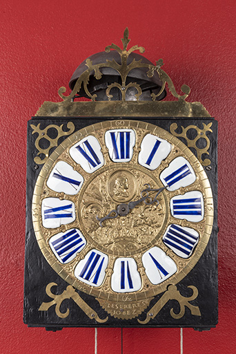 Horloge comtoise fabriquée vers 1730-1740 par les frères Jobez, de Bellefontaine (Musée de la Lunette, Morez). © Sonia Dourlot / Région Bourgogne-Franche-Comté, Inventaire du patrimoine - 2019 Horloge comtoise fabriquée vers 1730-1740 par les frères Jobez, de Bellefontaine (Musée de la Lunette, Morez). © Sonia Dourlot / Région Bourgogne-Franche-Comté, Inventaire du patrimoine - 2019