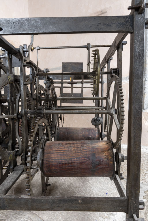 Corps avant droit (partage du temps), depuis la face antérieure. © Sonia Dourlot / Région Bourgogne-Franche-Comté, Inventaire du patrimoine - 2019 Corps avant droit (partage du temps), depuis la face antérieure. © Sonia Dourlot / Région Bourgogne-Franche-Comté, Inventaire du patrimoine - 2019