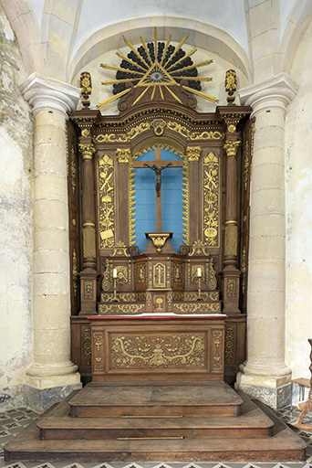 Vue de face du maître-autel. © Sonia Dourlot / Région Bourgogne-Franche-Comté, Inventaire du patrimoine - 2019 Vue de face du maître-autel. © Sonia Dourlot / Région Bourgogne-Franche-Comté, Inventaire du patrimoine - 2019