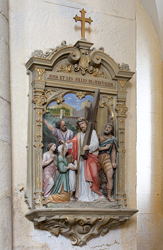 Vue rapprochée de la huitieme station du chemin de croix.  © Sonia Dourlot / Région Bourgogne-Franche-Comté, Inventaire du patrimoine - 2019 Vue rapprochée de la huitieme station du chemin de croix.  © Sonia Dourlot / Région Bourgogne-Franche-Comté, Inventaire du patrimoine - 2019