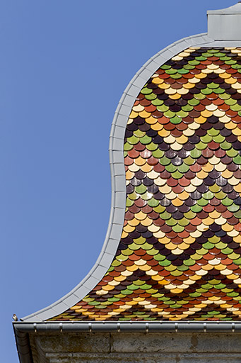 Tuiles vernissées du clocher. © Sonia Dourlot / Région Bourgogne-Franche-Comté, Inventaire du patrimoine - 2020