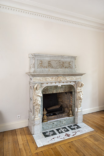 Situation de la cheminée dans l'ancienne salle à manger (?). © Jérôme Mongreville / Région Bourgogne-Franche-Comté, Inventaire du patrimoine - 2020 Situation de la cheminée dans l'ancienne salle à manger (?). © Jérôme Mongreville / Région Bourgogne-Franche-Comté, Inventaire du patrimoine - 2020