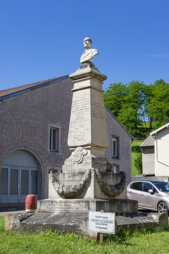 monument sculpture buste © Jérôme Mongreville / Région Bourgogne-Franche-Comté, Inventaire du patrimoine - 2021  monument sculpture buste © Jérôme Mongreville / Région Bourgogne-Franche-Comté, Inventaire du patrimoine - 2021