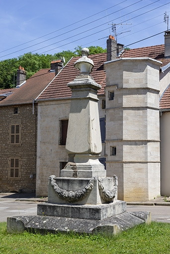 monument sculpture buste © Jérôme Mongreville / Région Bourgogne-Franche-Comté, Inventaire du patrimoine - 2021  monument sculpture buste © Jérôme Mongreville / Région Bourgogne-Franche-Comté, Inventaire du patrimoine - 2021