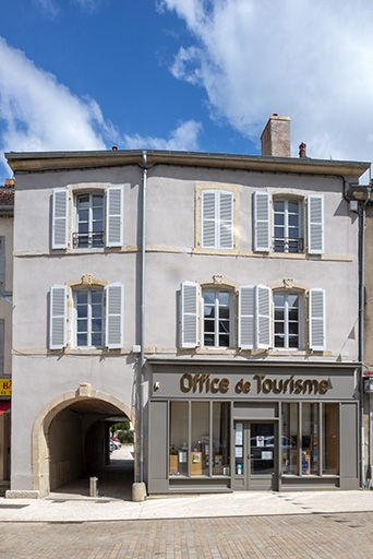  ensemble d'édifices derrière façade rue devanture de boutique © Jérôme Mongreville / Région Bourgogne-Franche-Comté, Inventaire du patrimoine - 2021