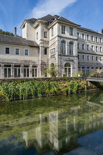 établissement thermal © Jérôme Mongreville / Région Bourgogne-Franche-Comté, Inventaire du patrimoine - 2022  établissement thermal © Jérôme Mongreville / Région Bourgogne-Franche-Comté, Inventaire du patrimoine - 2022