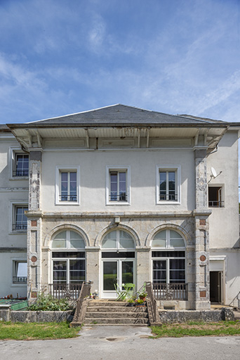 établissement thermal © Jérôme Mongreville / Région Bourgogne-Franche-Comté, Inventaire du patrimoine - 2022  établissement thermal © Jérôme Mongreville / Région Bourgogne-Franche-Comté, Inventaire du patrimoine - 2022