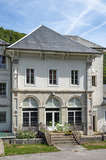 établissement thermal © Jérôme Mongreville / Région Bourgogne-Franche-Comté, Inventaire du patrimoine - 2022  établissement thermal © Jérôme Mongreville / Région Bourgogne-Franche-Comté, Inventaire du patrimoine - 2022