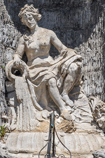 statue © Jérôme Mongreville / Région Bourgogne-Franche-Comté, Inventaire du patrimoine - 2022  statue © Jérôme Mongreville / Région Bourgogne-Franche-Comté, Inventaire du patrimoine - 2022