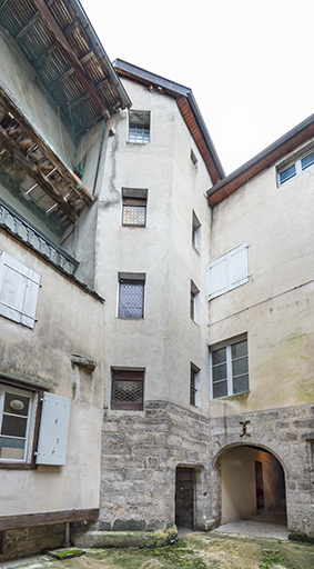 hôtel escalier © Jérôme Mongreville / Région Bourgogne-Franche-Comté, Inventaire du patrimoine - 2022  hôtel escalier © Jérôme Mongreville / Région Bourgogne-Franche-Comté, Inventaire du patrimoine - 2022