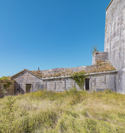 fort © Thierry Kuntz / Région Bourgogne-Franche-Comté, Inventaire du patrimoine - 2022  fort © Thierry Kuntz / Région Bourgogne-Franche-Comté, Inventaire du patrimoine - 2022