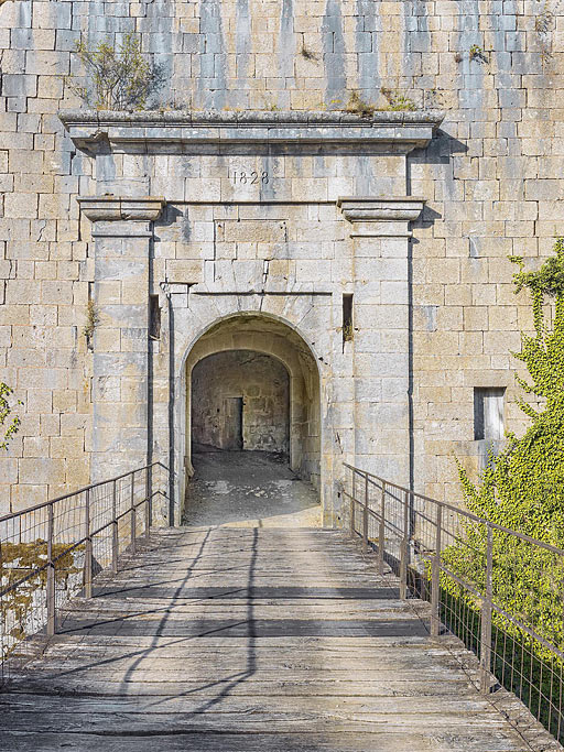 fort édifice fortifié © Thierry Kuntz / Région Bourgogne-Franche-Comté, Inventaire du patrimoine - 2022  fort édifice fortifié © Thierry Kuntz / Région Bourgogne-Franche-Comté, Inventaire du patrimoine - 2022