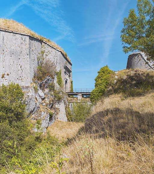 fort édifice fortifié © Thierry Kuntz / Région Bourgogne-Franche-Comté, Inventaire du patrimoine - 2022  fort édifice fortifié © Thierry Kuntz / Région Bourgogne-Franche-Comté, Inventaire du patrimoine - 2022