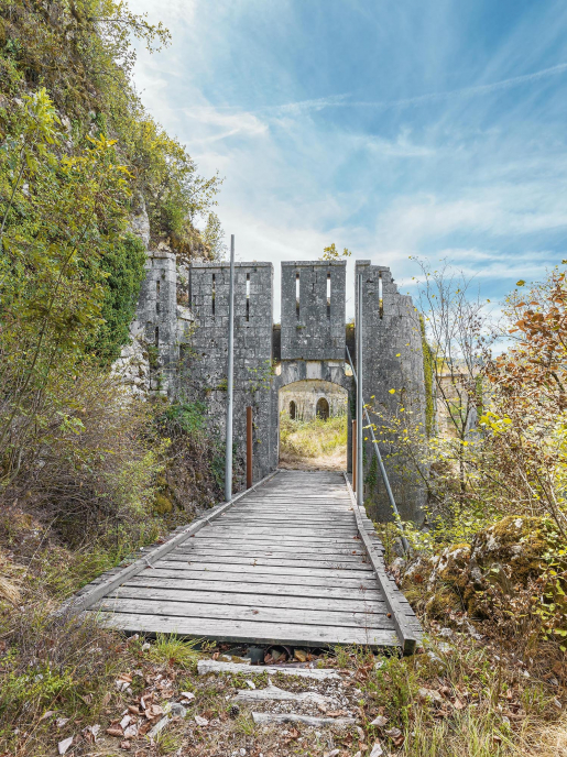 fort redoute © Thierry Kuntz / Région Bourgogne-Franche-Comté, Inventaire du patrimoine - 2022  fort redoute © Thierry Kuntz / Région Bourgogne-Franche-Comté, Inventaire du patrimoine - 2022