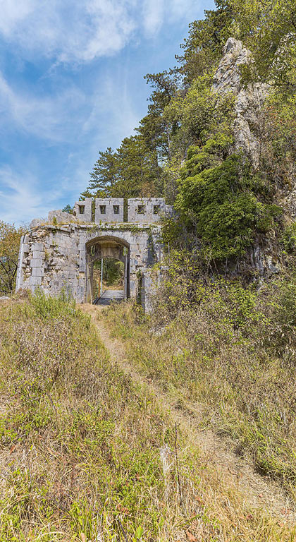 fort redoute © Thierry Kuntz / Région Bourgogne-Franche-Comté, Inventaire du patrimoine - 2022  fort redoute © Thierry Kuntz / Région Bourgogne-Franche-Comté, Inventaire du patrimoine - 2022
