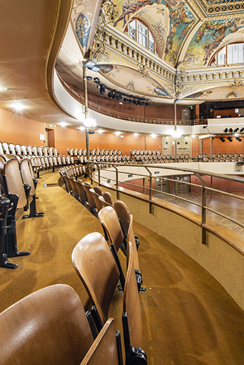 salle de spectacle © Jérôme Mongreville / Région Bourgogne-Franche-Comté, Inventaire du patrimoine - 2023  salle de spectacle © Jérôme Mongreville / Région Bourgogne-Franche-Comté, Inventaire du patrimoine - 2023