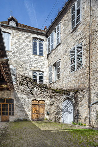 hôtel cour © Jérôme Mongreville / Région Bourgogne-Franche-Comté, Inventaire du patrimoine - 2023