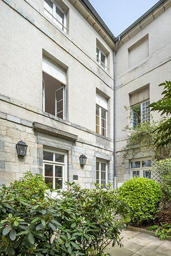 hôtel cour © Jérôme Mongreville / Région Bourgogne-Franche-Comté, Inventaire du patrimoine - 2023  hôtel cour © Jérôme Mongreville / Région Bourgogne-Franche-Comté, Inventaire du patrimoine - 2023