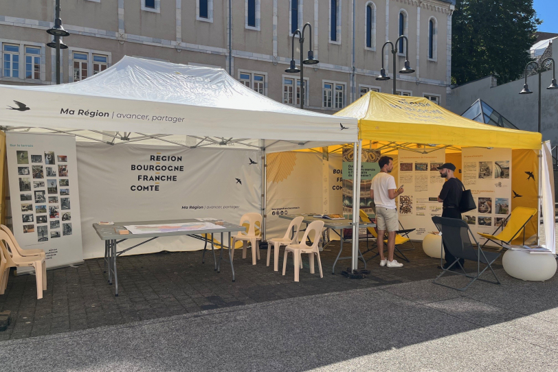 Stand d'accueil du public à Castan, Besançon.